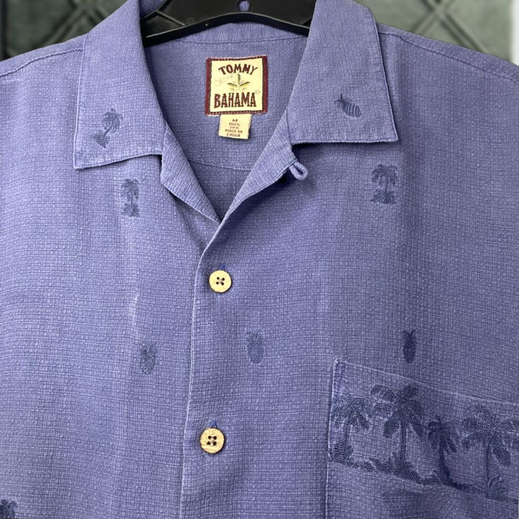 Tommy Bahama VINTAGE Tommy Bahama Pure Silk Hawaiian Shirt Mens M Short Sleeve Blue Pineapples Cruise 24x29 Size US M / EU 48-50 / 2 - 1 Thumbnail