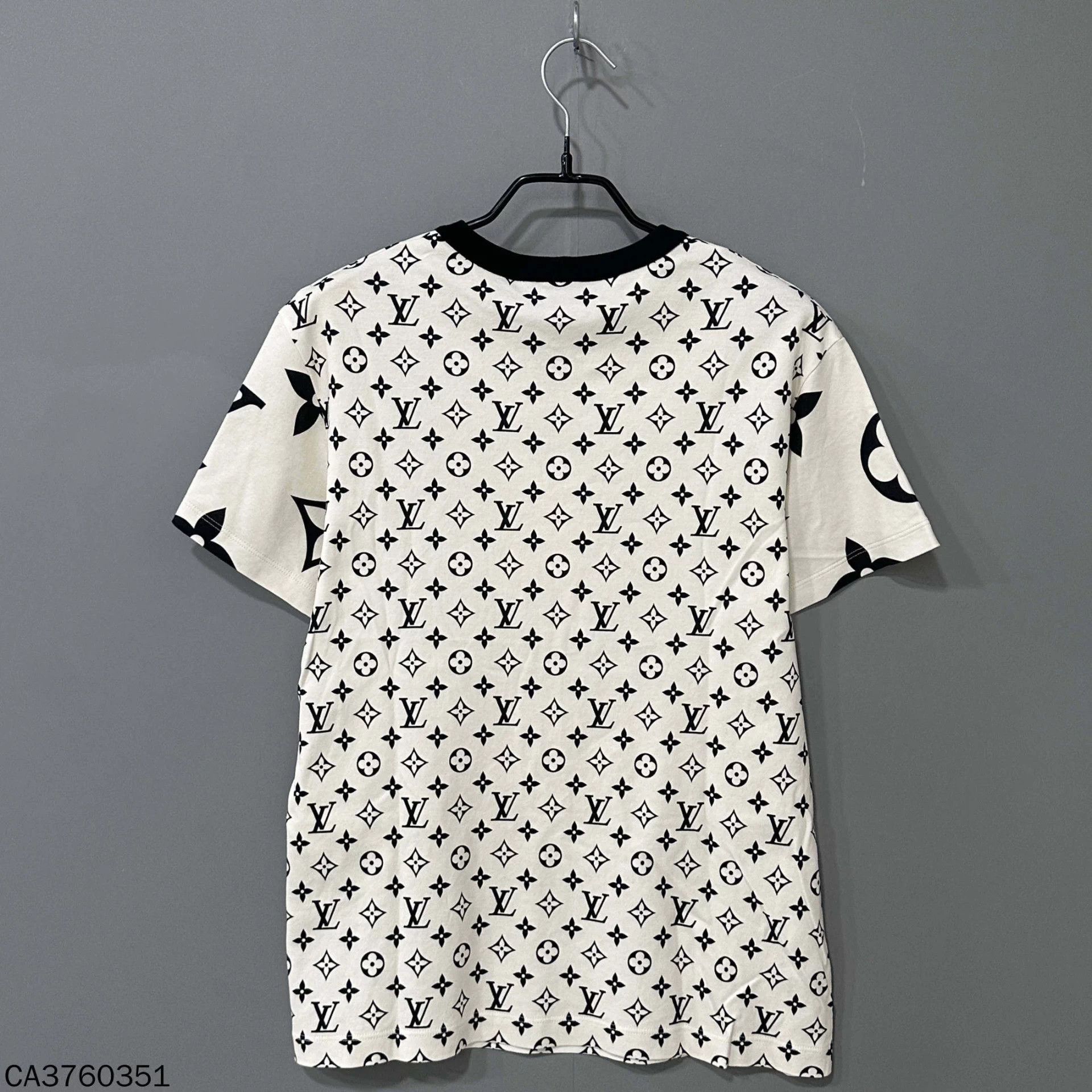 Louis Vuitton LV Capsule Series Allover Logo Chain Short Sleeve Size M / US 6-8 / IT 42-44 - 3 Thumbnail