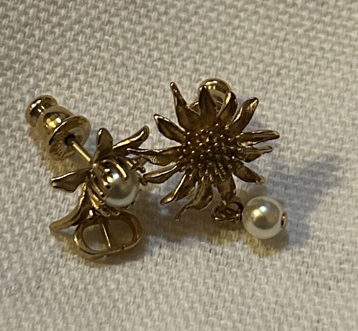 Dior DIOR CHARDONS EARRINGS Gold-Finish Metal and White Resin Size ONE SIZE - 4 Thumbnail