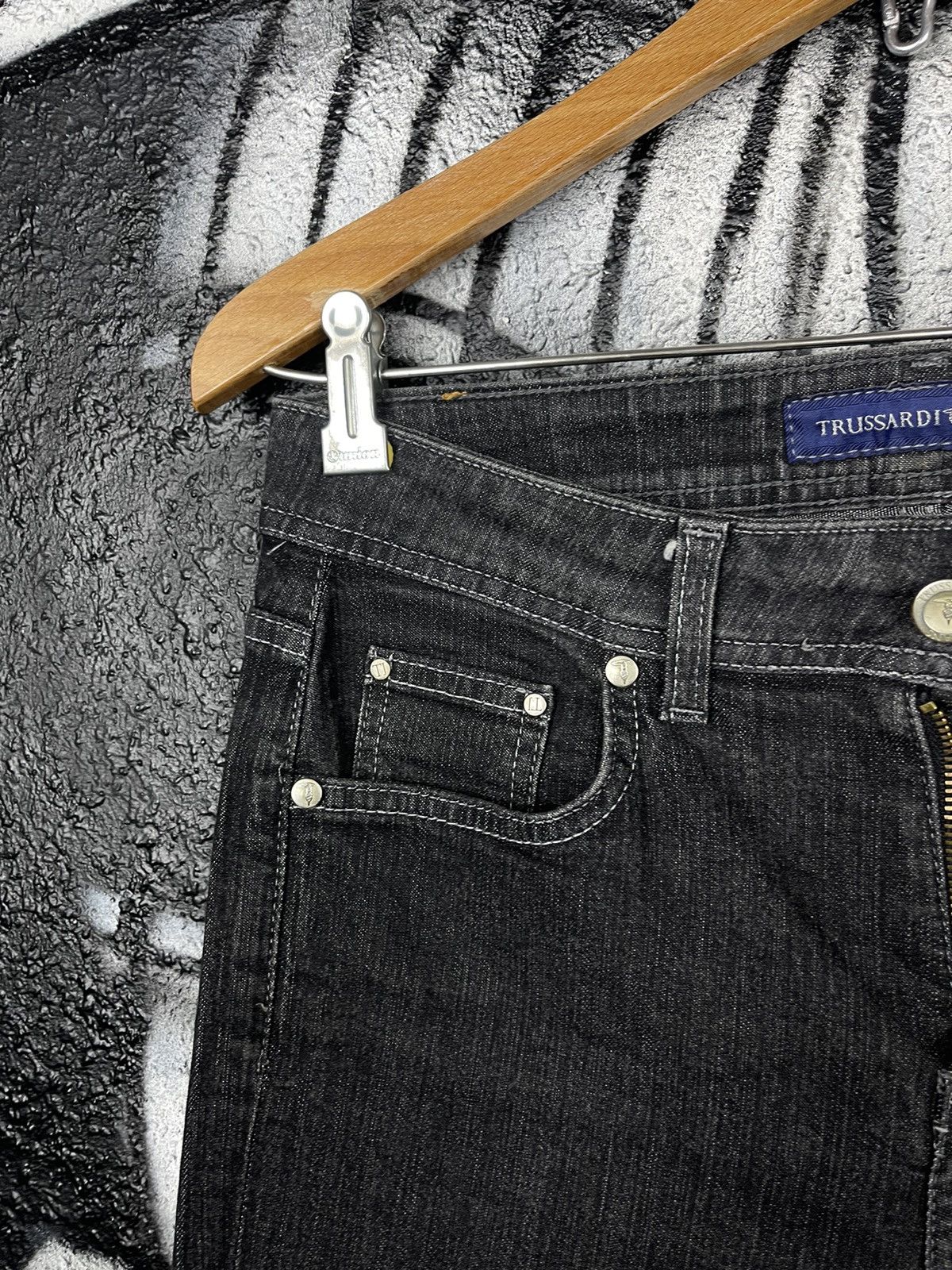 Trussardi Trussardi Jeans Vintage Luxury Women’s Denim Shorts Size 28 Size 28" / US 6 / IT 42 - 11 Thumbnail