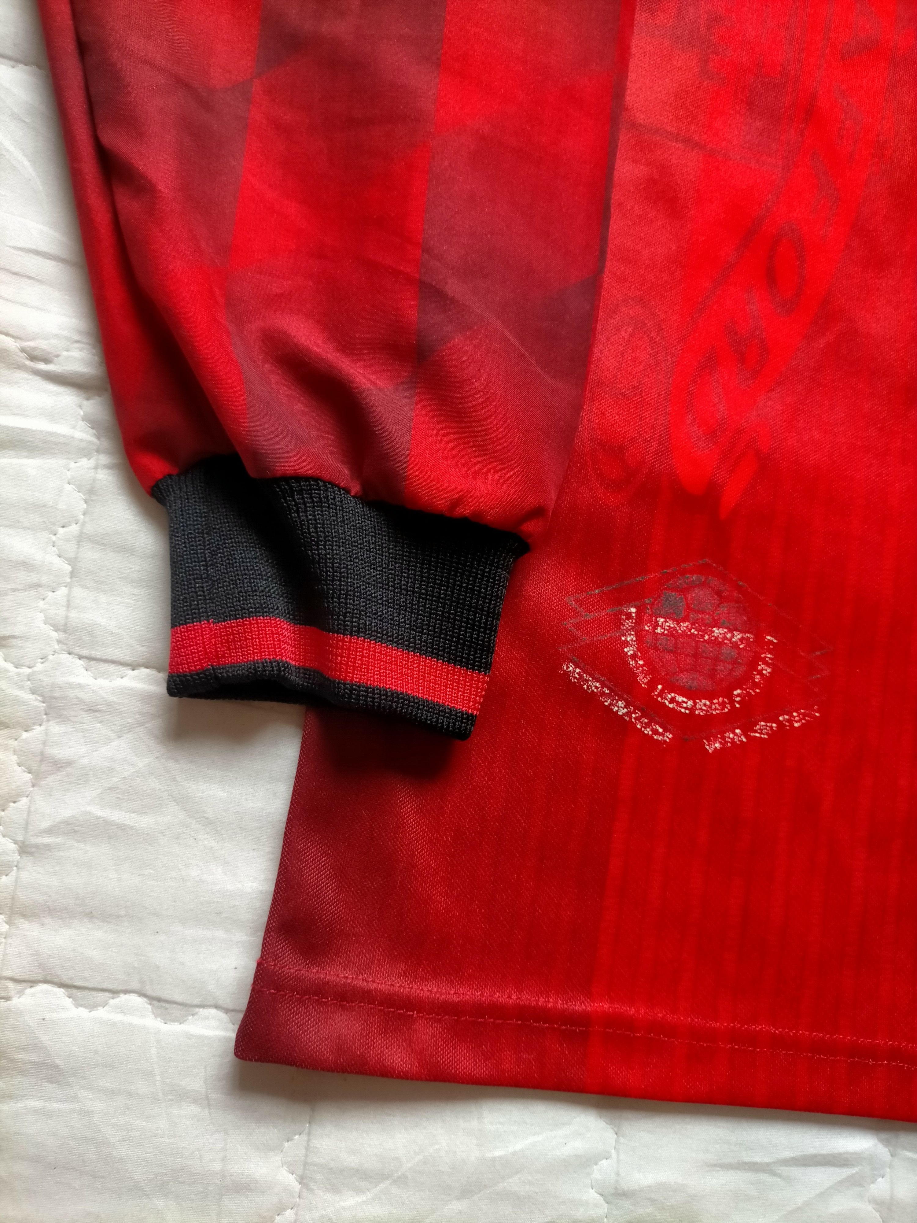 Umbro Vintage 1996-98 Manchester united Long sleeve Jersey Size US L / EU 52-54 / 3 - 6 Thumbnail