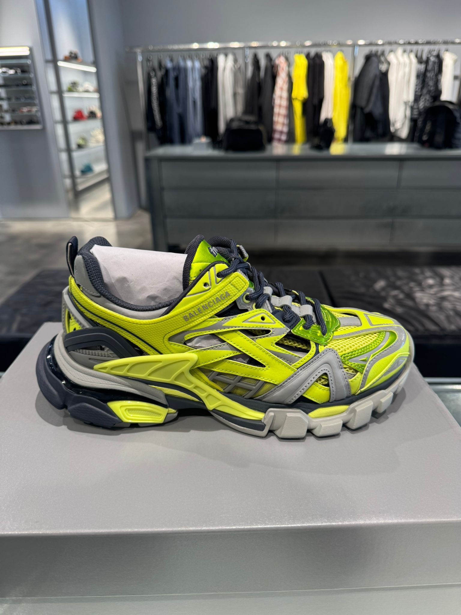 Balenciaga o1s1wg110925 Track 2.0 Sneakers in Multicolor Size US 9 / IT 39 - 2 Thumbnail