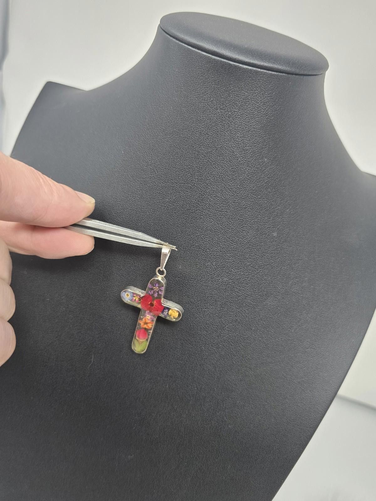 The Unbranded Brand Sterling Silver Floral Resin Cross Pendant 925 Size ONE SIZE - 5 Thumbnail