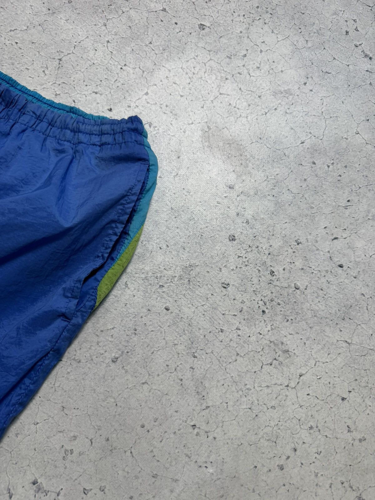 Nike Nike Big Swoosh Vintage 90’s Nylon Shorts Y2K Size US 38 / EU 54 - 4 Thumbnail