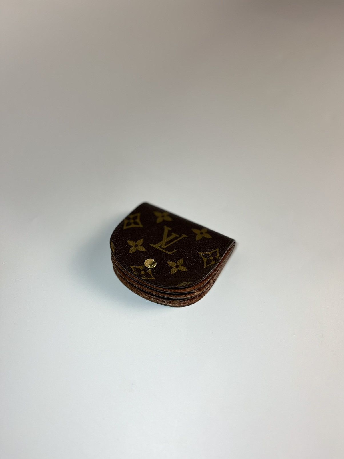 Louis Vuitton Louis Vuitton Monogram Porte Monnaie Gousset Coin Case Size ONE SIZE - 2 Thumbnail