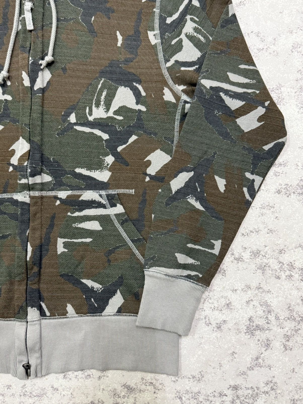 Uniqlo Uniqlo Camo Paternz Zip Up Sweater Hoodie Size US M / EU 48-50 / 2 - 6 Thumbnail