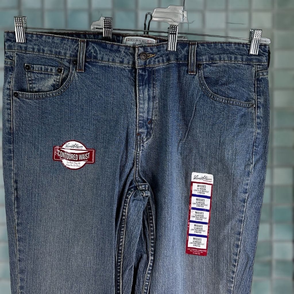 Levi's VINTAGE Levi's Signature Boot Cut Denim Jeans Women's 16M 32 Inseam Blue 41 Waist NWT Jeans Size 38" / US 16 / IT 52 - 1 Thumbnail