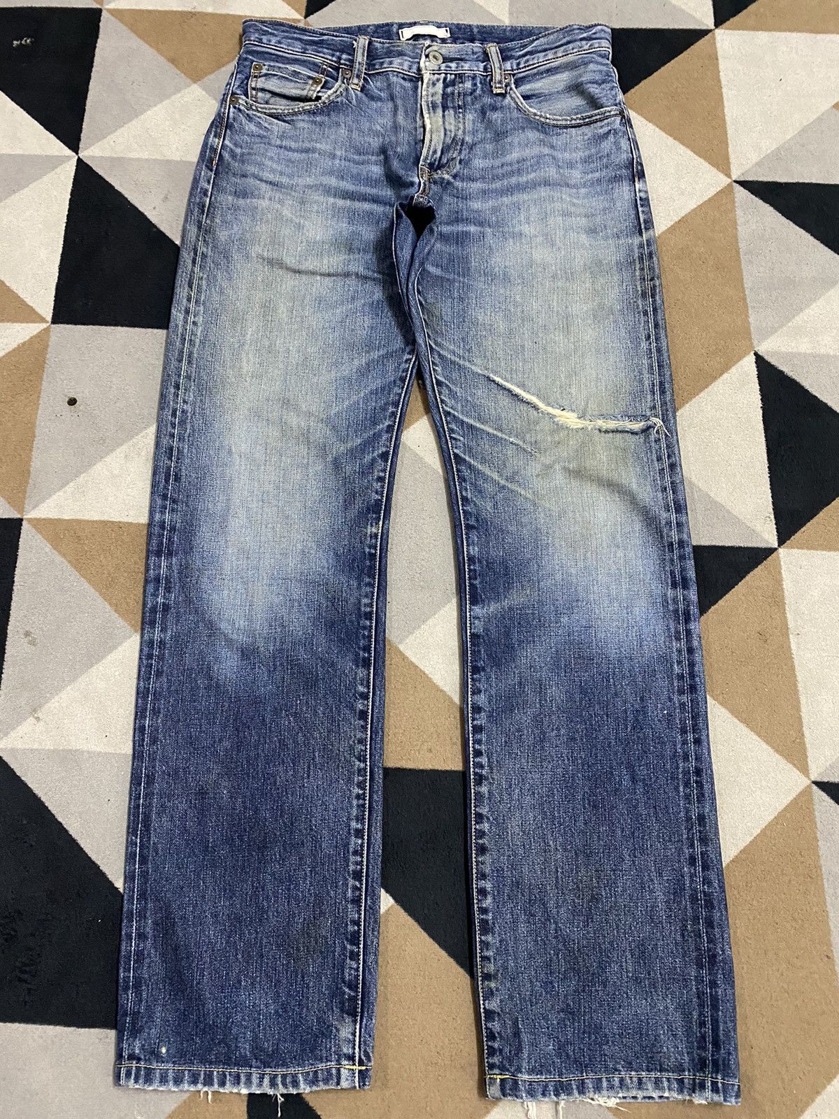 Japanese Brand Vintage Uniqlo Blue Wash Distressed Jeans Size US 32 / EU 48 - 1 Thumbnail