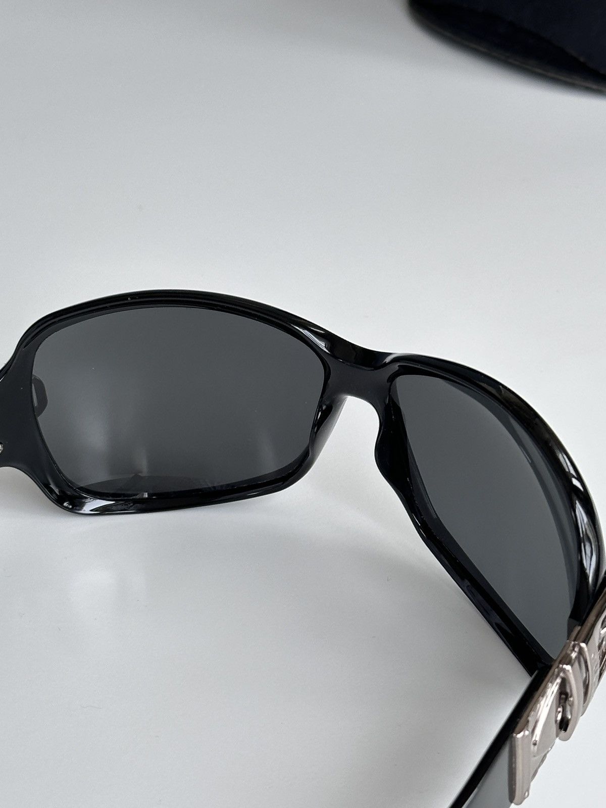Gucci GUCCI Shield Buckle Logo Oversized Black Sunglasses GG2591/S Size ONE SIZE - 10 Thumbnail