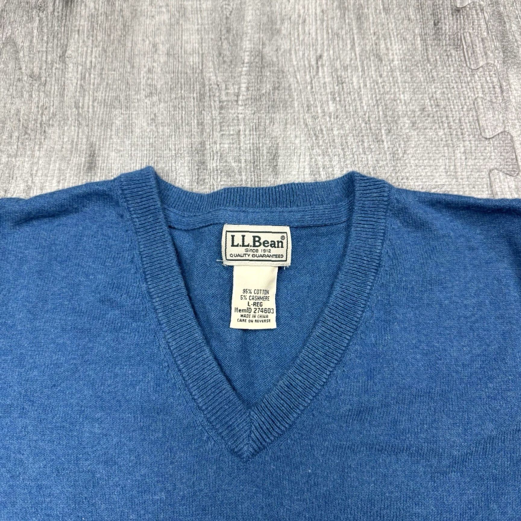 Vintage VINTAGE LL BEAN Mens Blue Cotton Cashmere V-Neck Pullover Knit Sweater Adult Large Regular Size Size US L / EU 52-54 / 3 - 2 Thumbnail