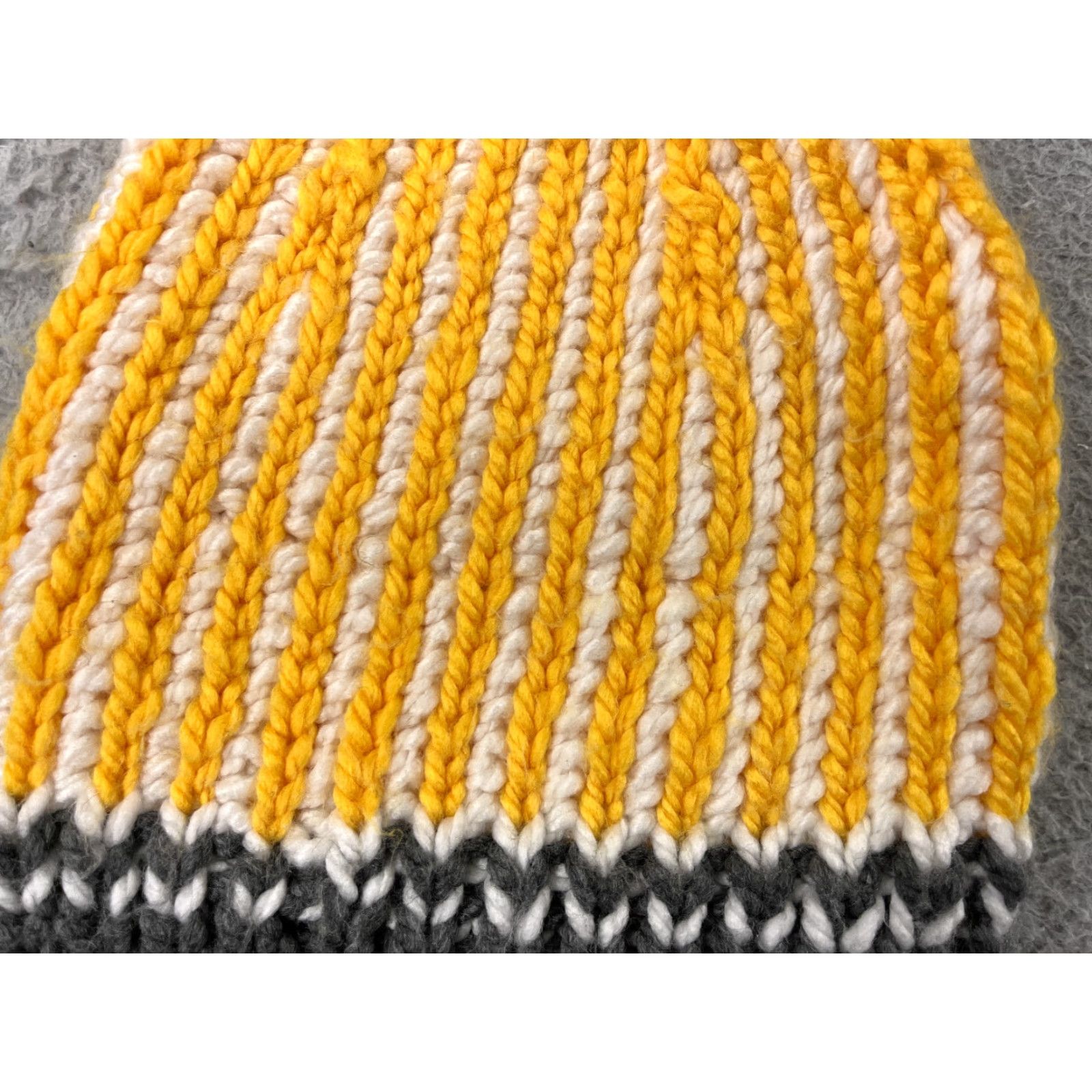 Vintage Handmade Beanie Toque Womens One Size Orange Gray Stripe Knit Acrylic Outdoors Size ONE SIZE - 2 Thumbnail