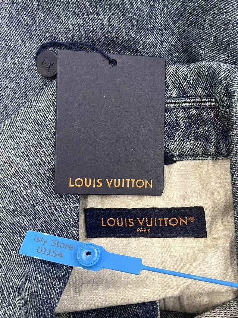 Louis Vuitton Louis Vuitton Logo Embossed Single Breasted Short Sleeve S Size US S / EU 44-46 / 1 - 5 Thumbnail