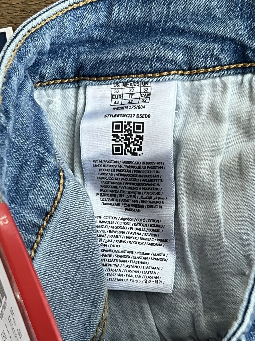 Designer × Guess Guess blue jean frayed shorts new w tags sz 32 Size US 32 / EU 48 - 9 Thumbnail