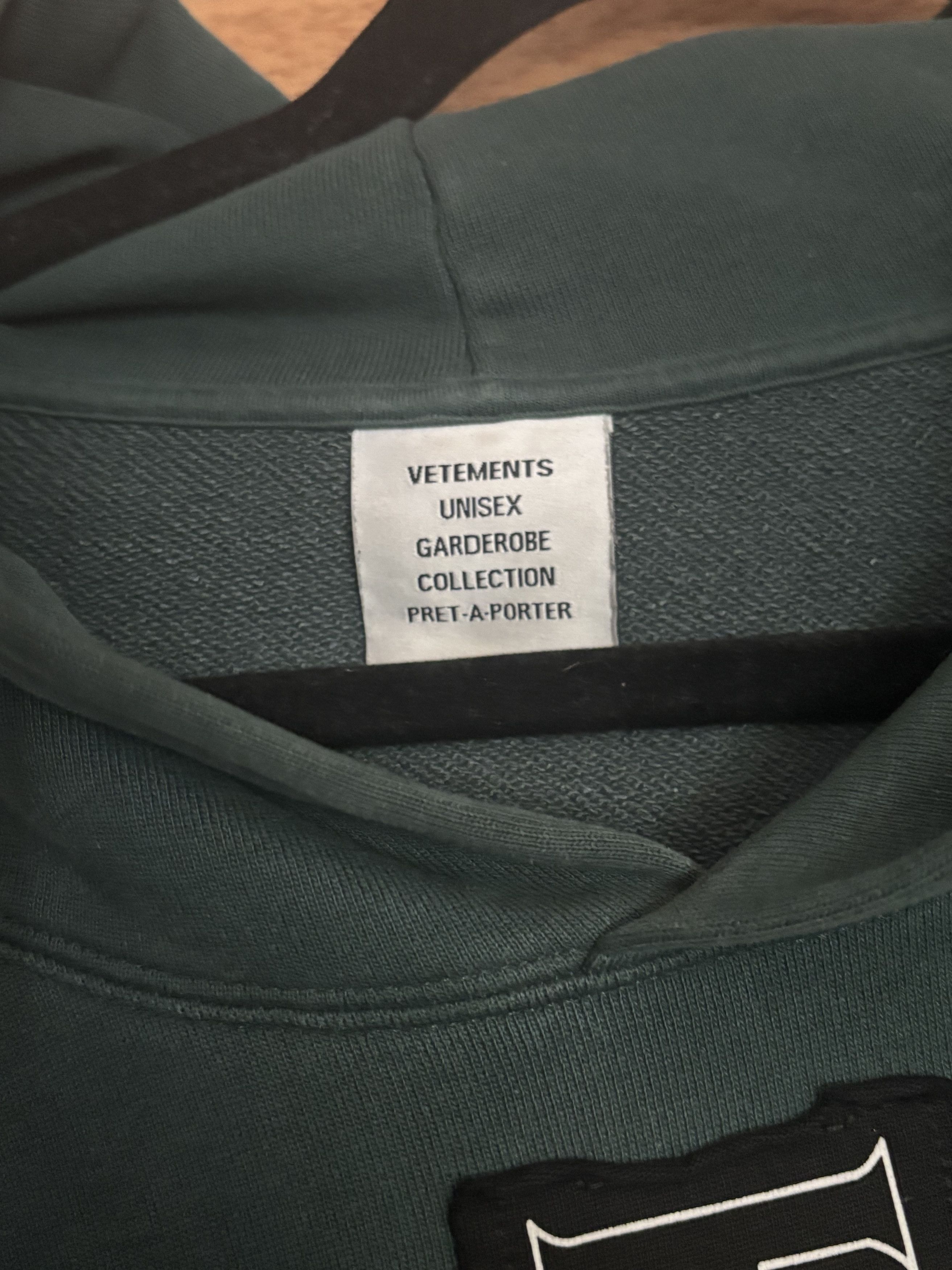 Vetements Vetements METAL PATCH LOGO Hoodie Size US L / EU 52-54 / 3 - 7 Thumbnail