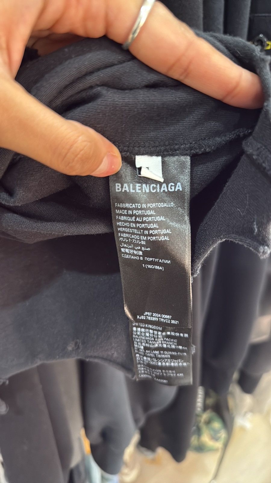 Balenciaga Balenciaga Black Distressed Tee Size US L / EU 52-54 / 3 - 5 Thumbnail