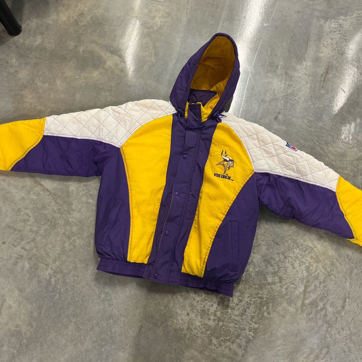NFL × Starter × Vintage Vintage 90s Minnesota Vikings Starter Jacket full zip Size US L / EU 52-54 / 3 - 1 Thumbnail
