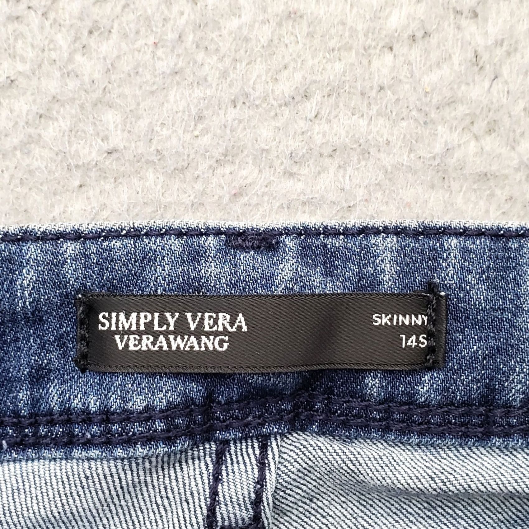 Vintage Simply Vera Vera Wang Jeans Womens 14 Blue Denim Stretch Skinny Leg 5-Pocket Regular Size 14 Womens Pants Denim Blue 27.25 Inseam Size 36" / US 14 / IT 50 - 7 Thumbnail