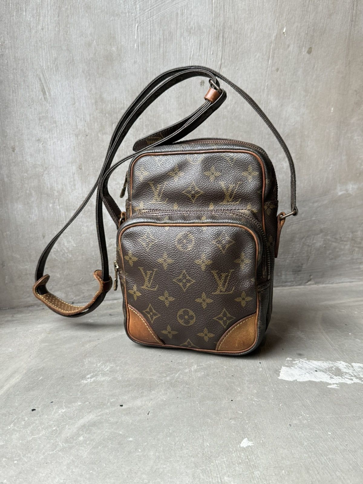 Louis Vuitton Louis Vuitton Amazon Canvas Shoulder Bag Size ONE SIZE - 5 Thumbnail