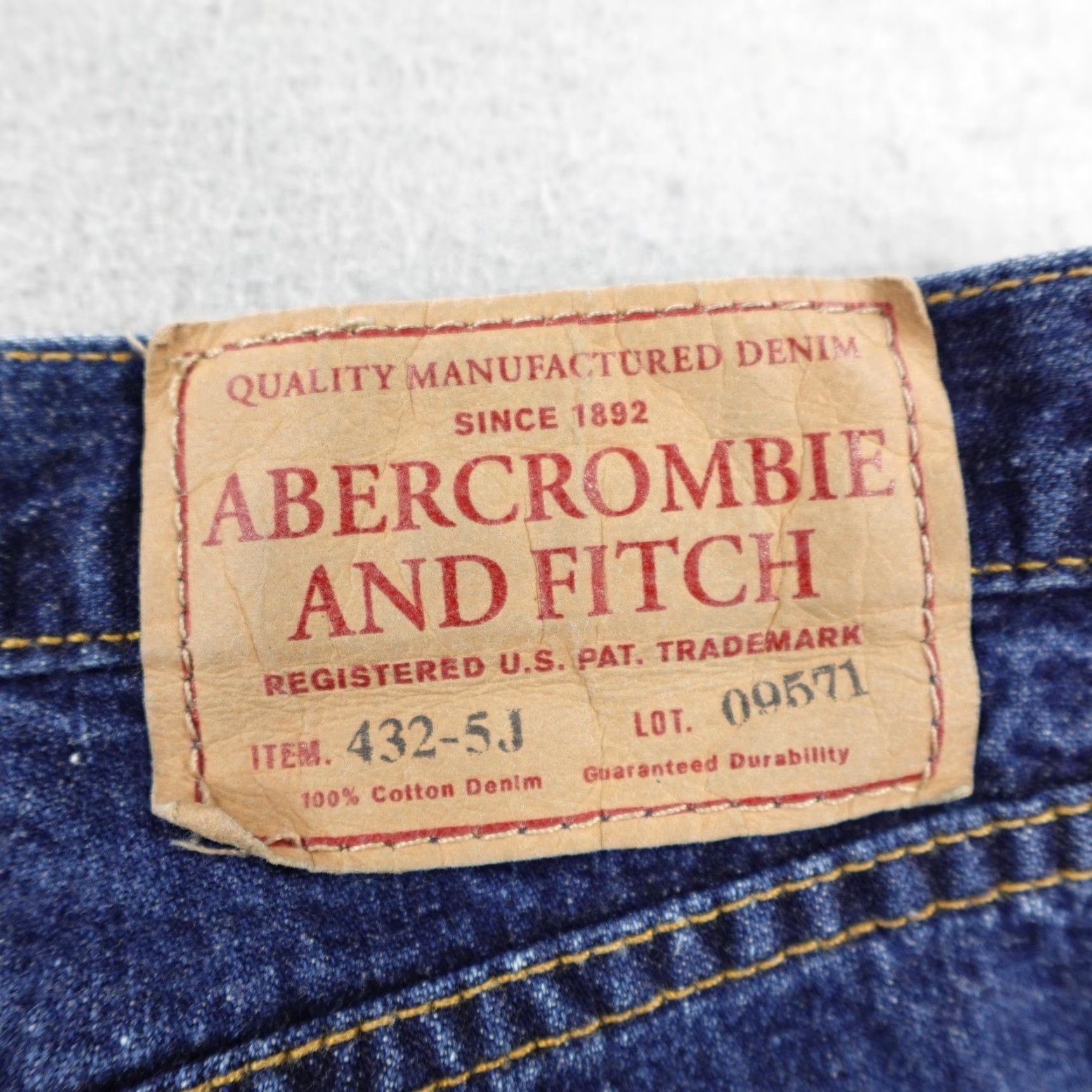 Abercrombie & Fitch VINTAGE Abercrombie & Fitch Shorts Mens 33 Blue Denim Bermuda Distressed Button Fly 90s Casual Travel Size US 33 - 6 Thumbnail