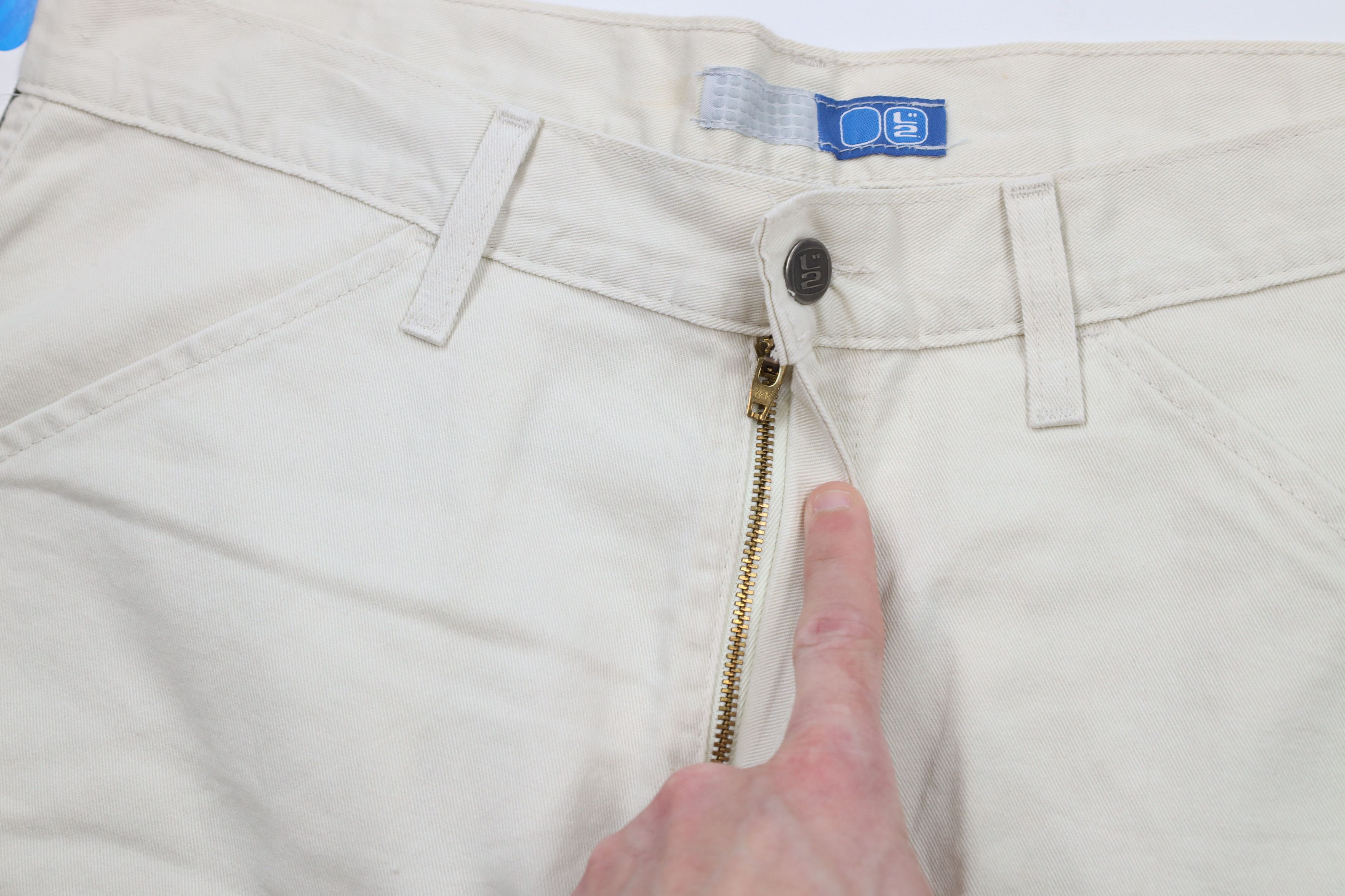 Levi's × Vintage Deadstock Vintage Y2K 2000 Levis L2 Shorts Beige Cotton Size US 34 / EU 50 - 6 Thumbnail