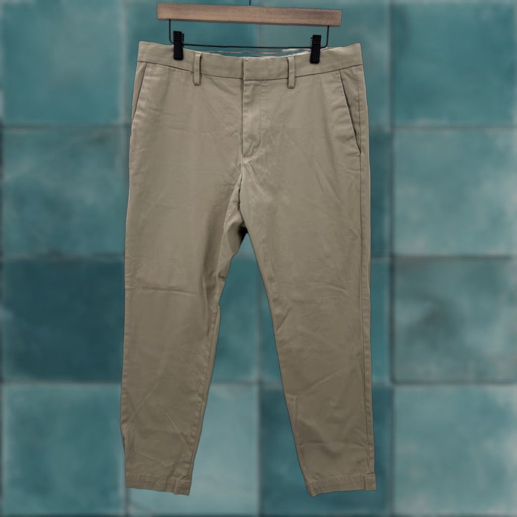 Banana Republic Banana Republic Rapid Movement Chino Pants Mens 33x28 Athletic Tapered Beige Solid Front Flat Pockets Zip Front Casual Business Mens Size US 33 - 1 Thumbnail