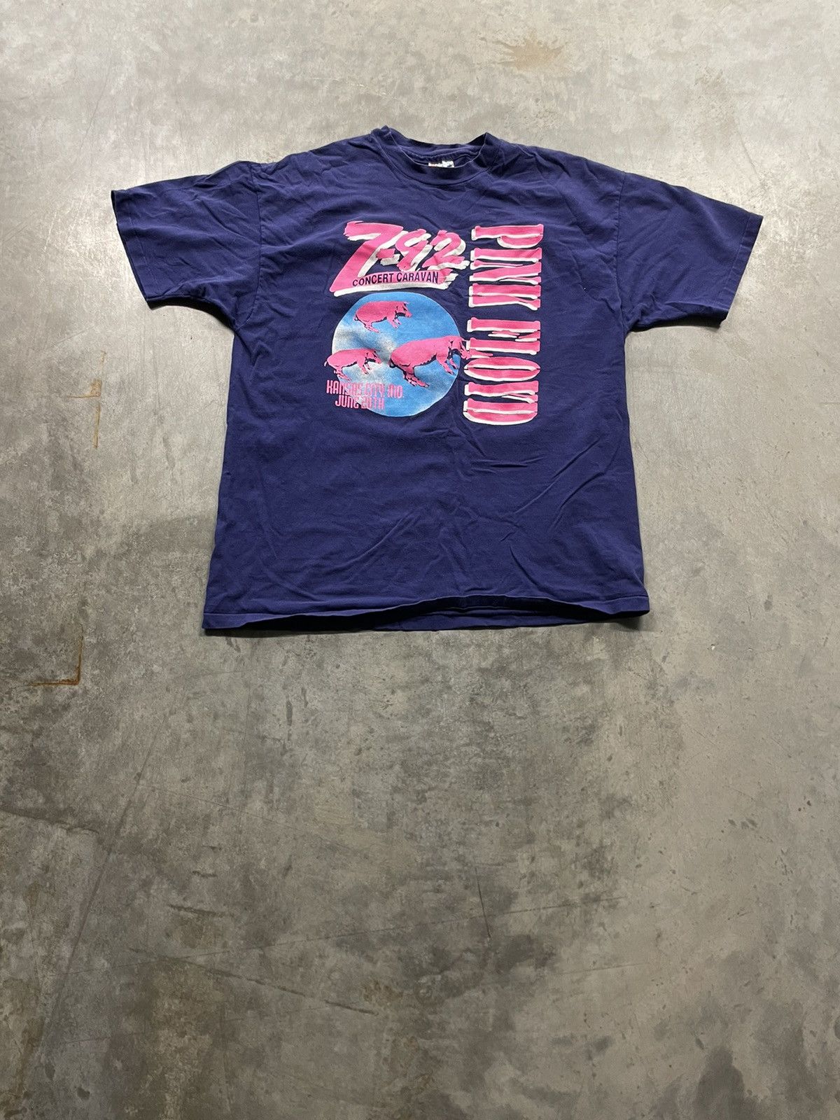 image of Vintage Pink Floyd Z92 Concert Caravan Kansas City T Shirt in Purple, Men's (Size XL)