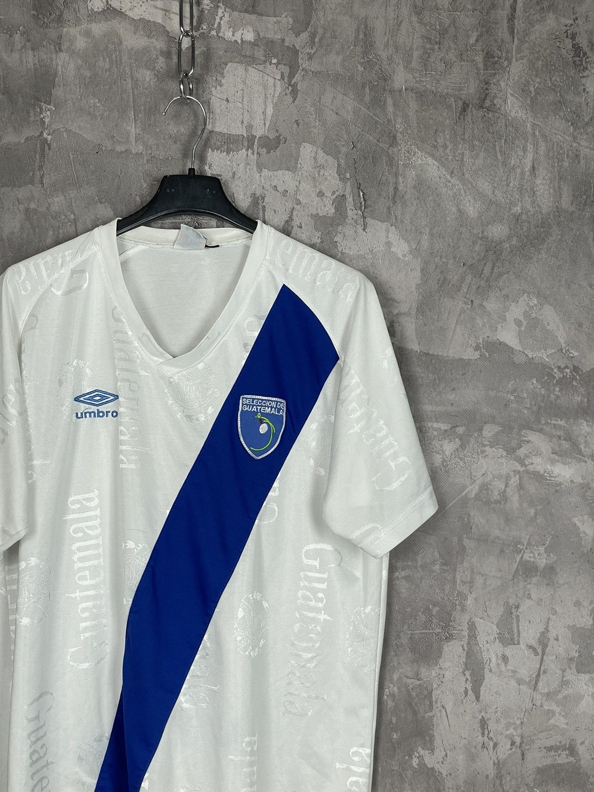 Umbro × Vintage Vintage 90s Soccer Umbro Guatemala Jersey Size L Size US L / EU 52-54 / 3 - 4 Thumbnail