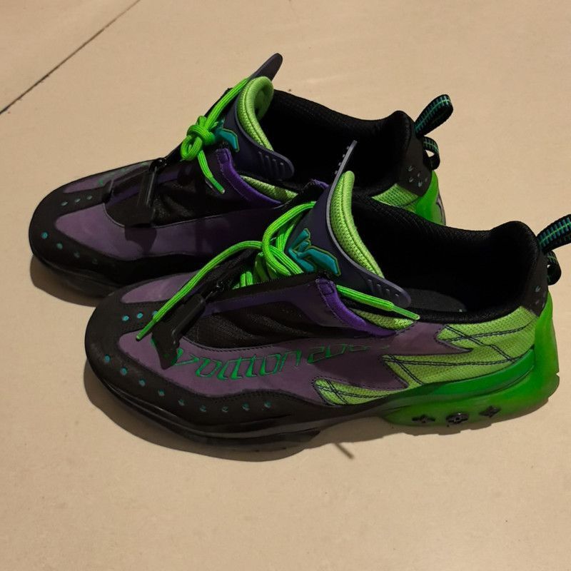 Louis Vuitton Louis Vuitton Futuristic Casual Sneakers for Men -2508 Size US 6 / IT 36 - 1 Thumbnail