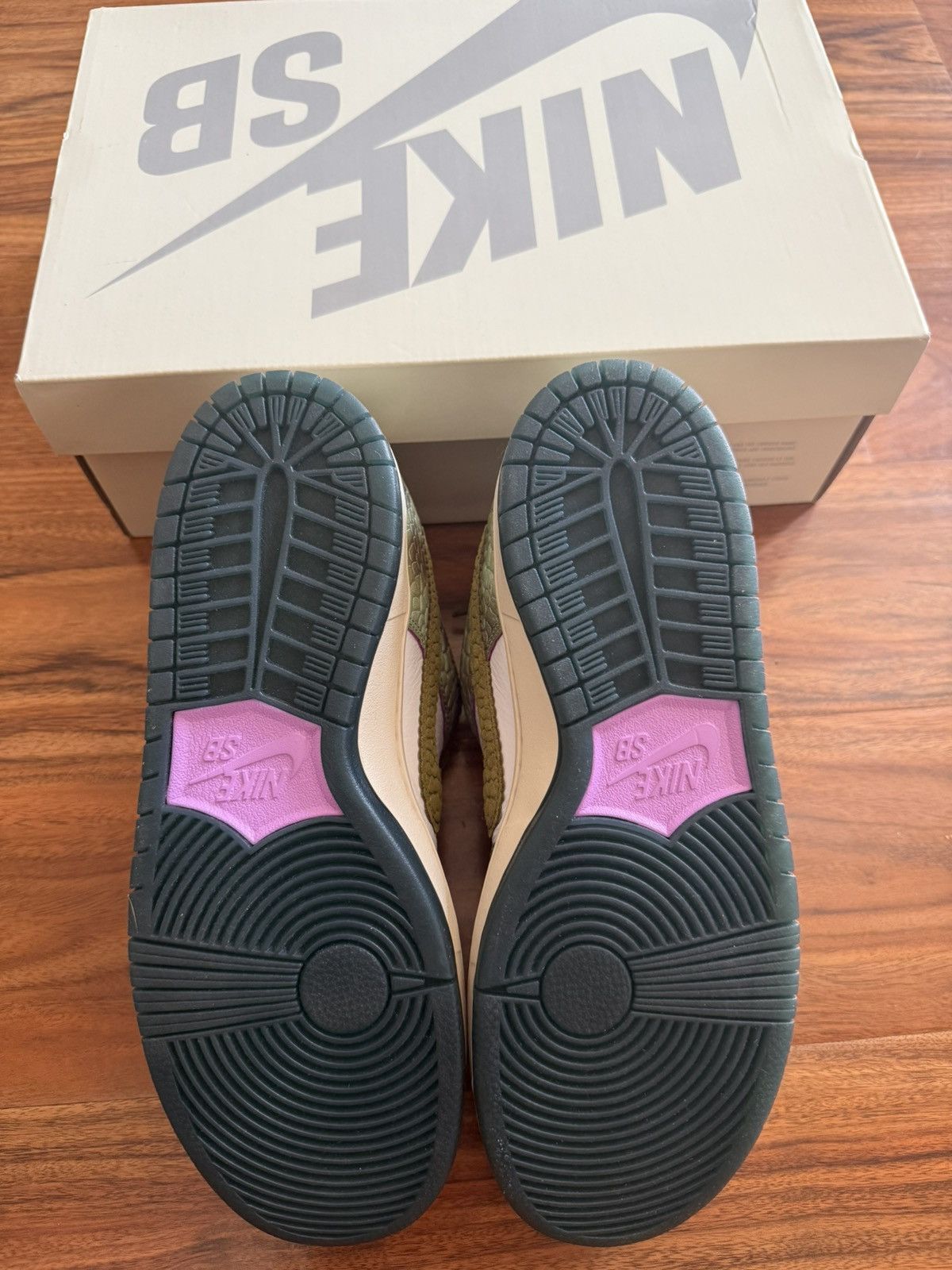 Nike SB DS* NIKE SB DUNK LOW “CHAMELEON” SZ 9.5 OG BOX INCLUDED Size US 9.5 / EU 42-43 - 9 Thumbnail