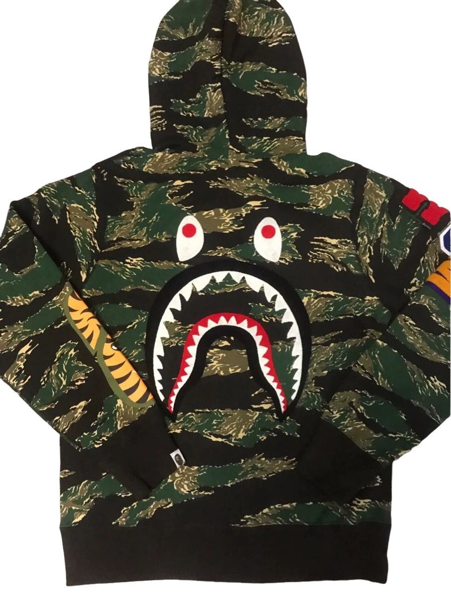 Bape Bape Tiger Shark Camo Hoodie Size M Size US M / EU 48-50 / 2 - 1 Thumbnail