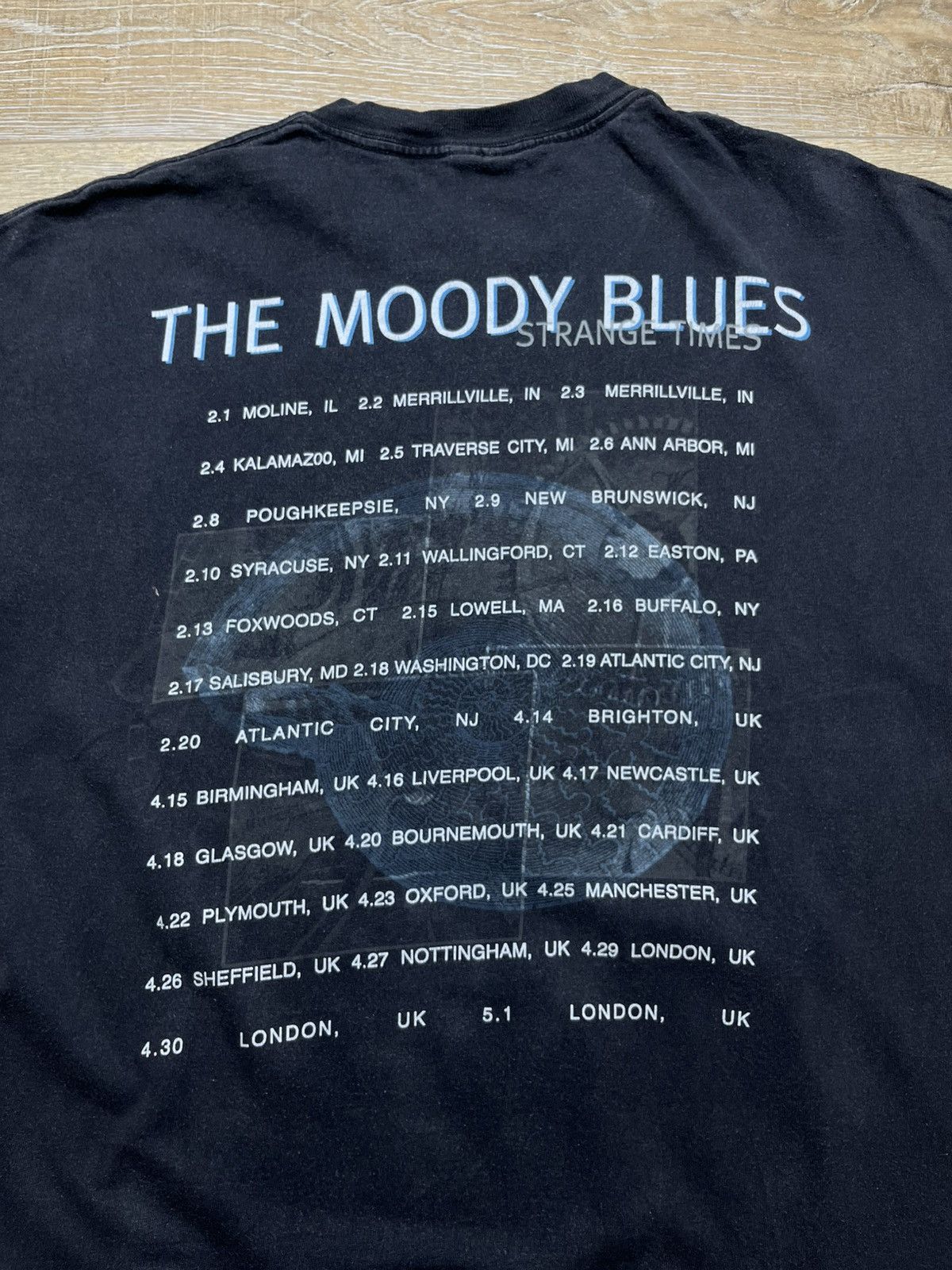 Band Tees VINTAGE GIANT THE MOODY BLUES 1990 T-SHIRT Size US XL / EU 56 / 4 - 11 Thumbnail
