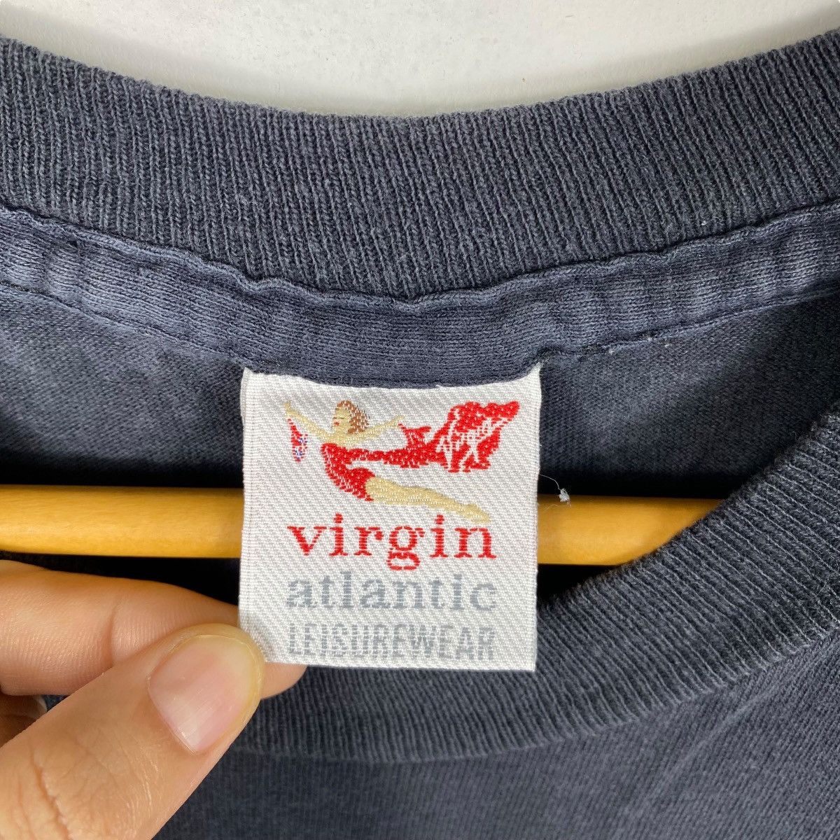 Vintage Vintage 90's VIRGIN Fly Atlantic World Tour Distressed Tee Size US XL / EU 56 / 4 - 7 Thumbnail