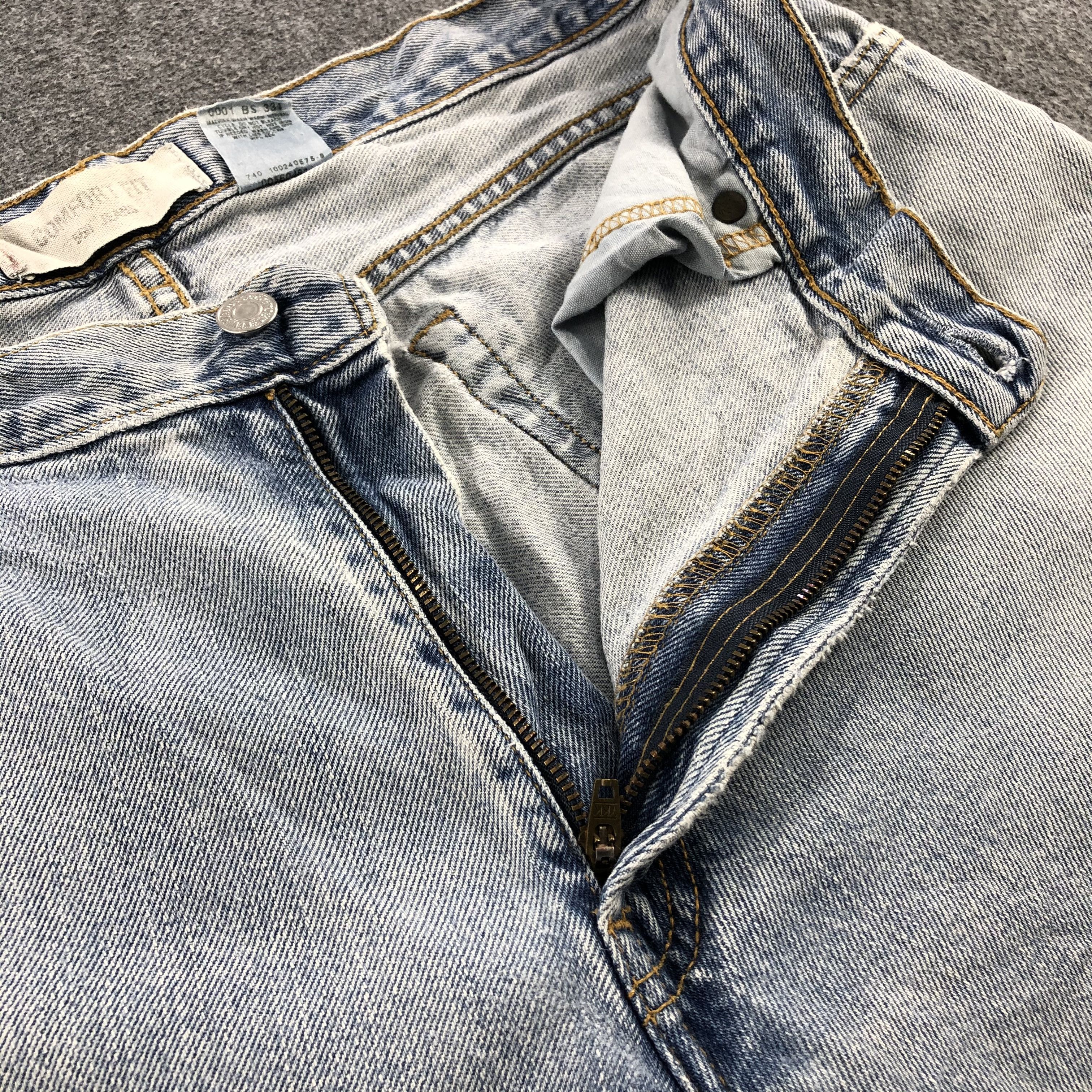 Levi's Light Washed Vintage Levis 560 Jeans-J1039 Size US 35 - 8 Thumbnail