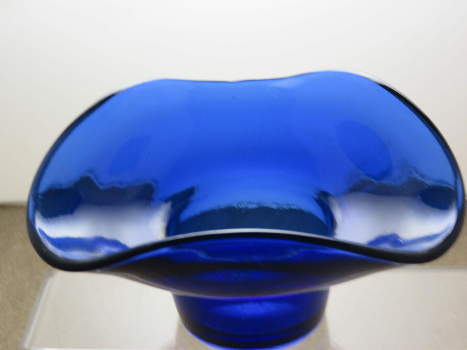 The Unbranded Brand Vintage Rare Glass Blue Bowl 3 1/3" Size ONE SIZE - 2 Thumbnail