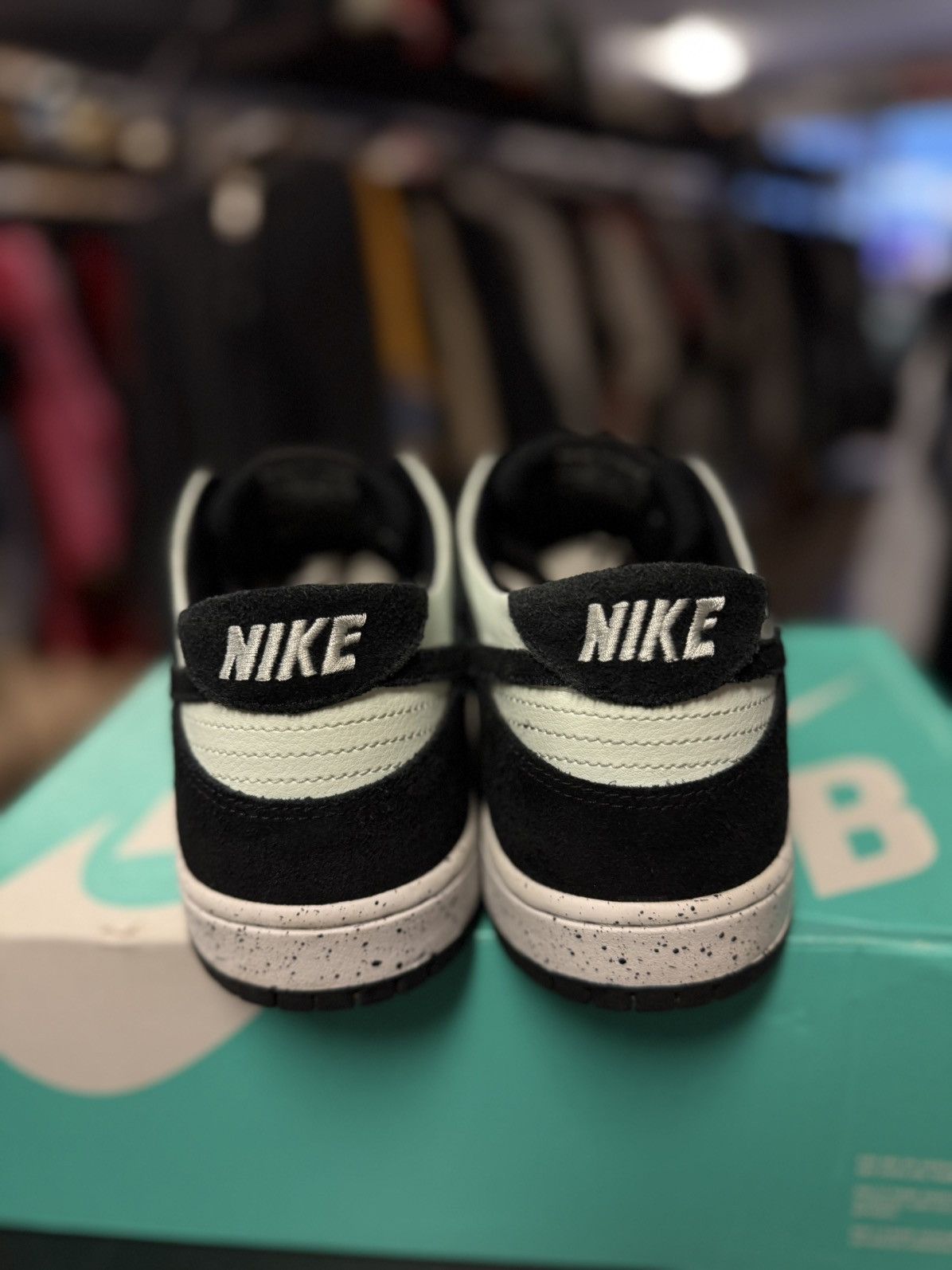 Nike Nike SB Zoom Dunk Low Pro 'Barely Green' 854866-003 Size 11 Size US 11 / EU 44 - 8 Thumbnail