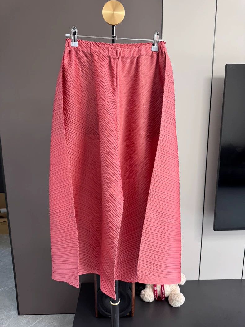 Issey Miyake Issey Miyake size:5 Coral pink glossy wide-leg pants Size 23" - 1 Thumbnail