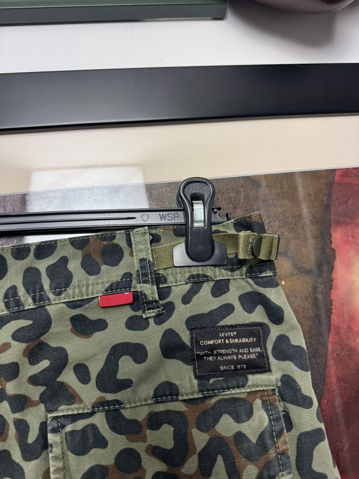 Levi's Levi’s Leopard Camo Cargo Pant Multipocket Army Military Y2k Size US 33 - 4 Thumbnail