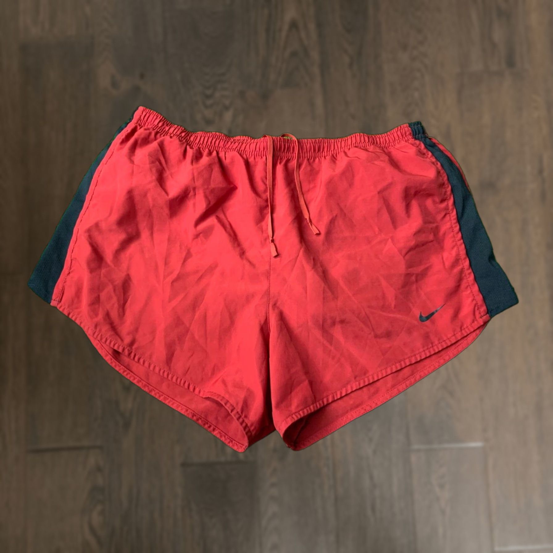 Nike Nike Dri-FIT Training Shorts Women M Floral Red Navy XS? Size 32" / US 10 / IT 46 - 1 Thumbnail