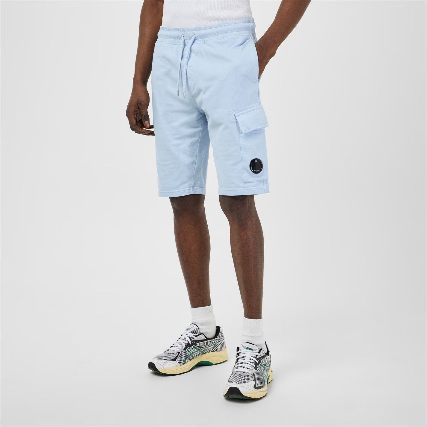 C.P. Company o1g2r1mq0426 Micro Lens Fleece Jogger Shorts in Light Blue Size US 30 / EU 46 - 3 Thumbnail