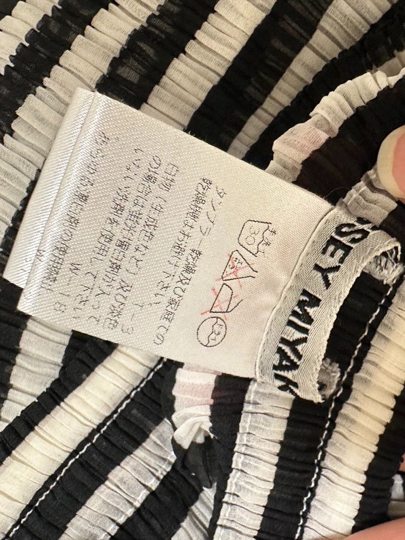 Issey Miyake Issey Miyake size:M Black and white striped skirt Size 22" - 5 Thumbnail
