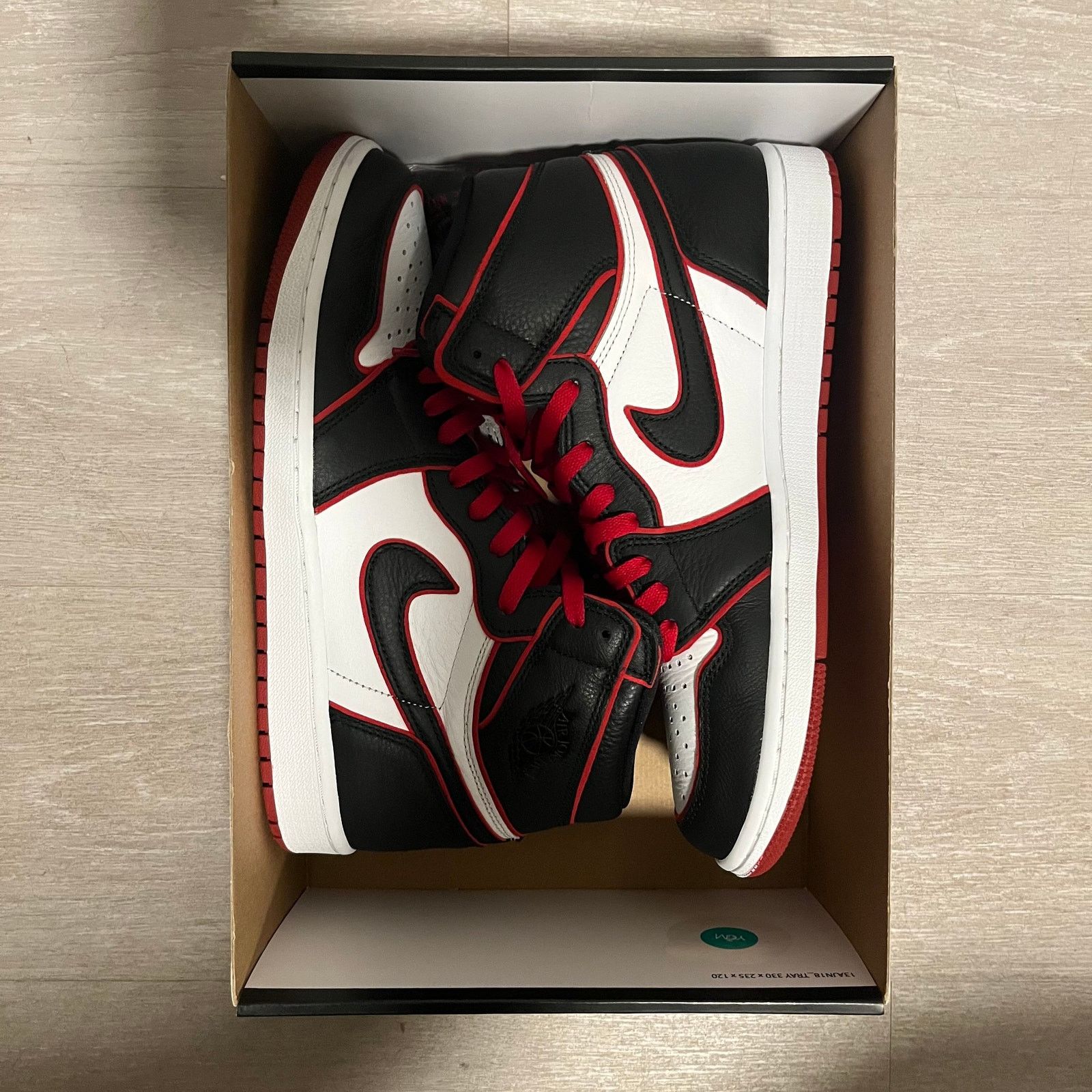 Jordan Brand Black and Red Nike Jordan 1 Bloodline Size US 10.5 / EU 43-44 - 1 Thumbnail