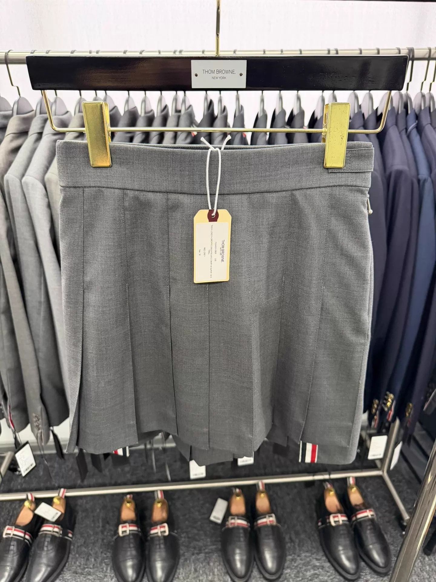 Thom Browne Thom Browne Women's Classic Mid Gray Pleated Mini Skirt Size 25" / US 0 / IT 36 - 1 Thumbnail