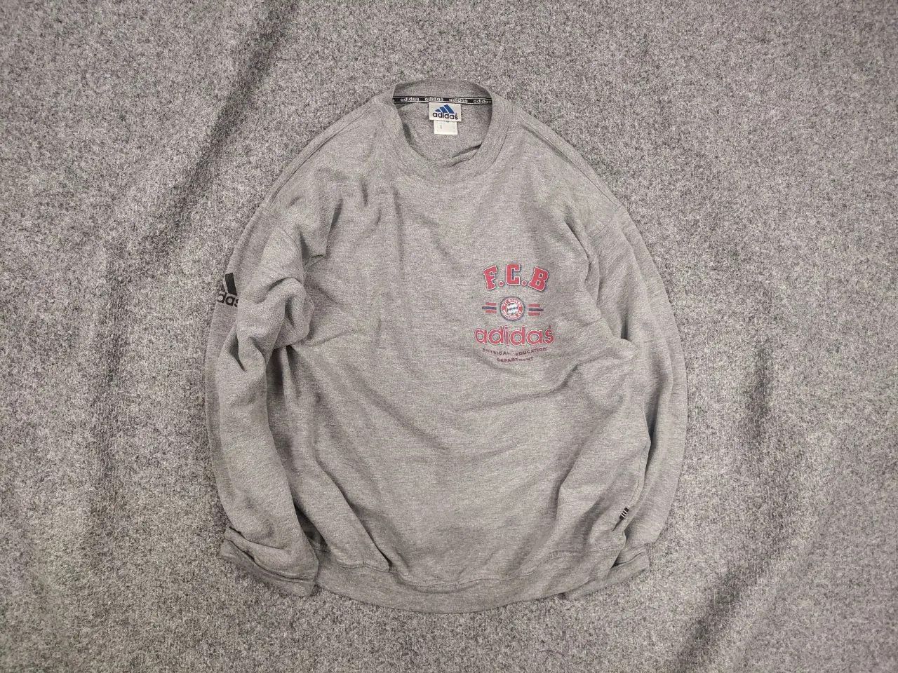 Adidas Vintage Adidas F.C. Bayern Munich Gray Crew chek sweatshirt Size US M / EU 48-50 / 2 - 1 Thumbnail