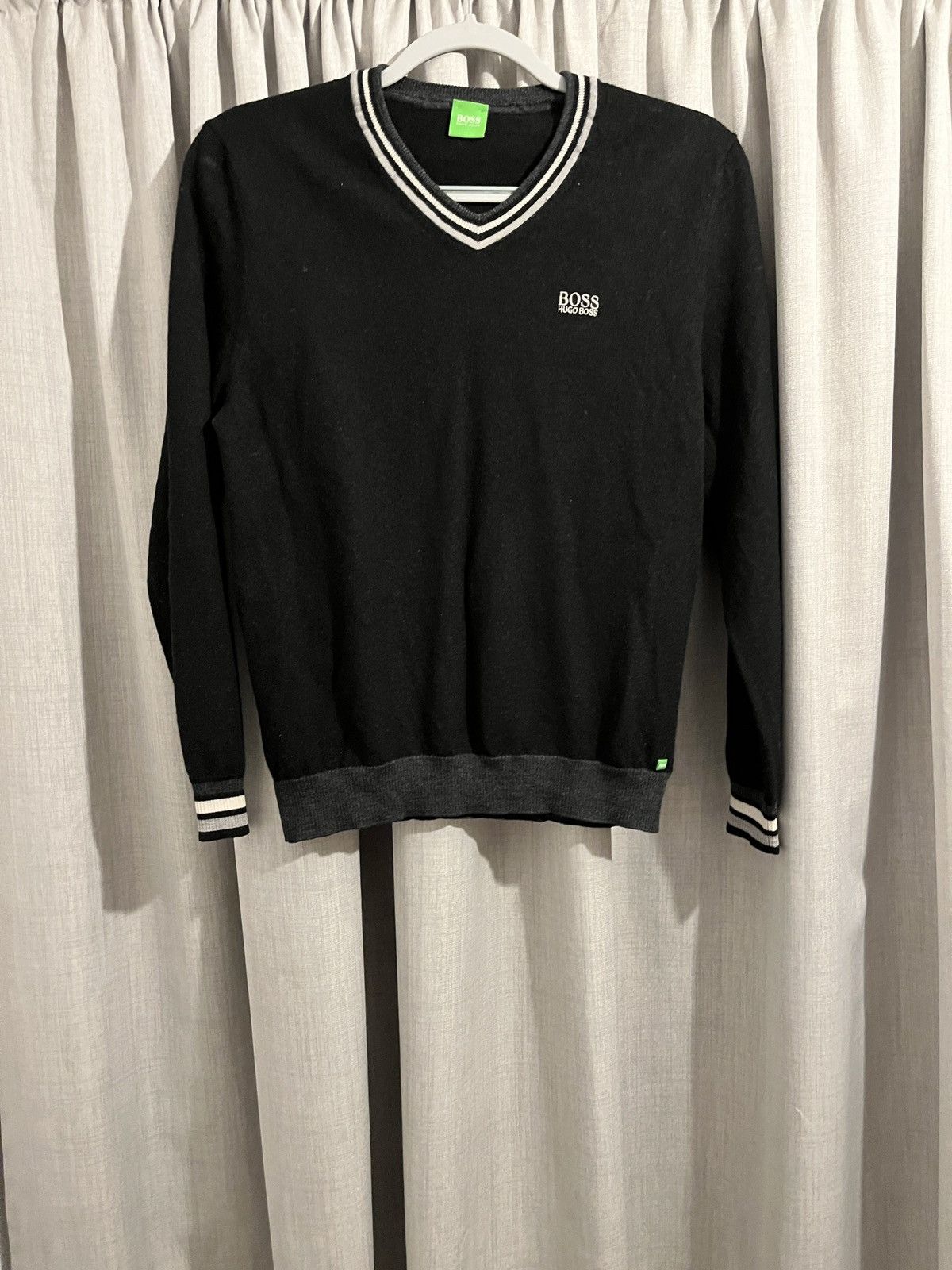 Hugo Boss Hugo boss v-neck jumper Size US M / EU 48-50 / 2 - 1 Thumbnail