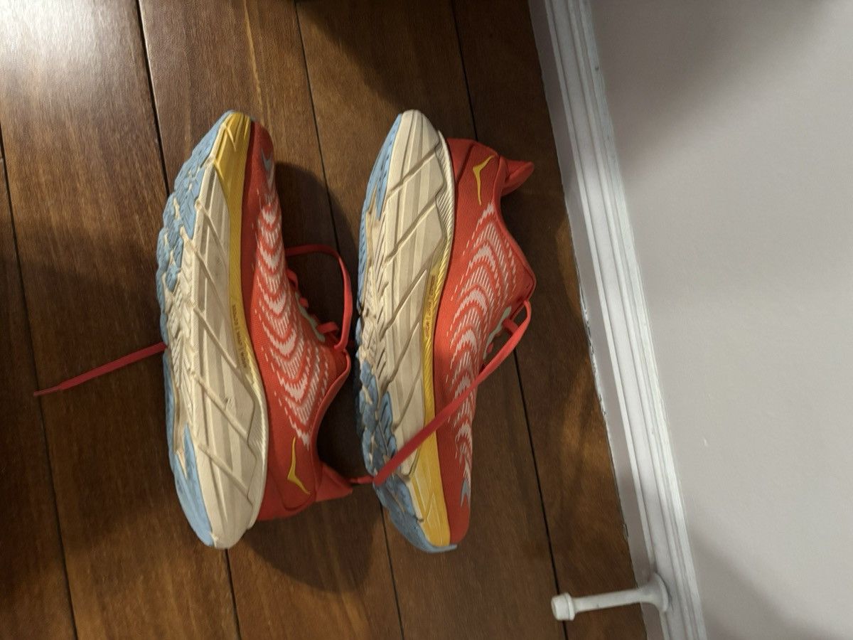 Hoka Hoka Arahi 6 Size US 9 / EU 42 - 2 Thumbnail