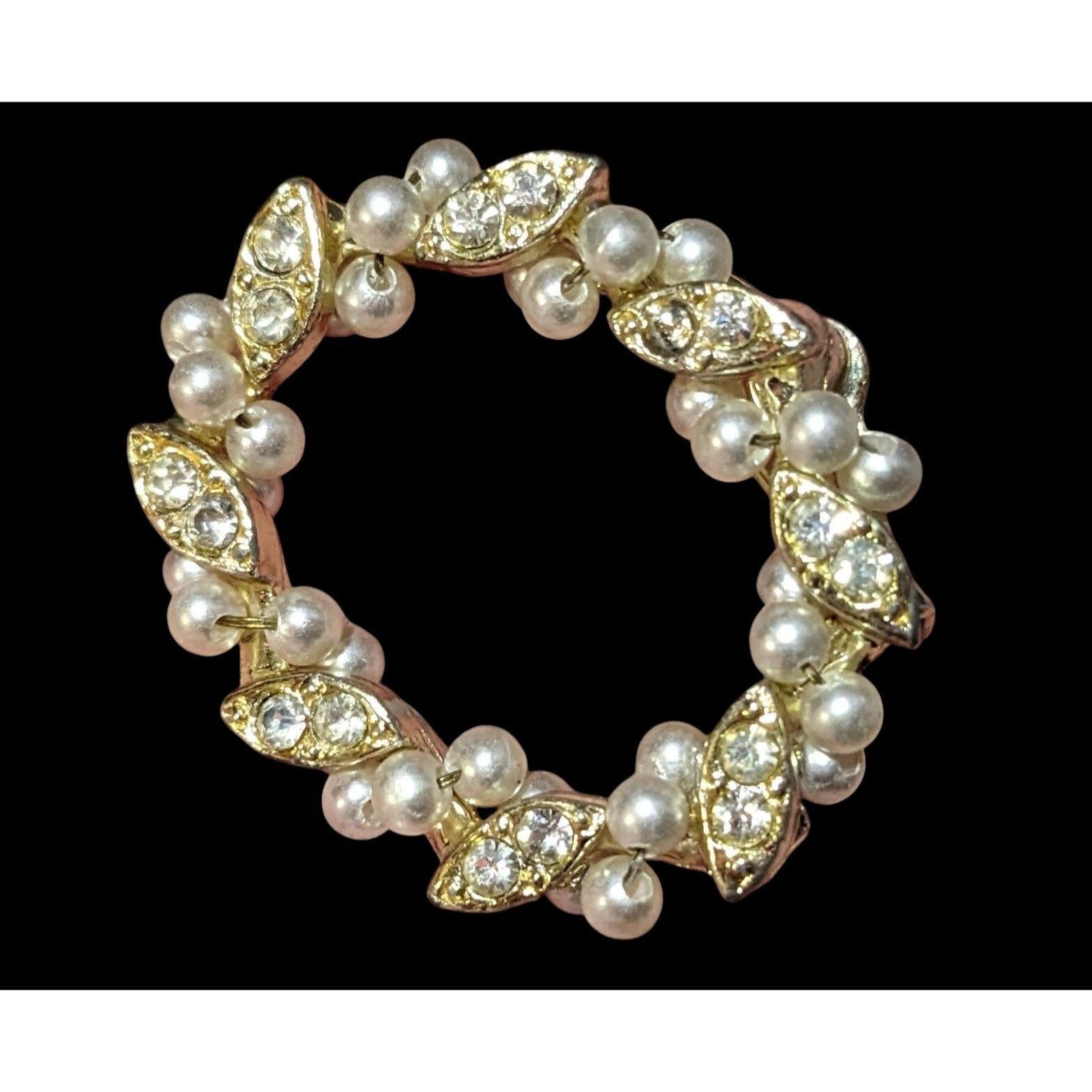 Other Vintage Gold Tone Rhinestone Faux Pearl Wreath Brooch Size ONE SIZE - 3 Thumbnail