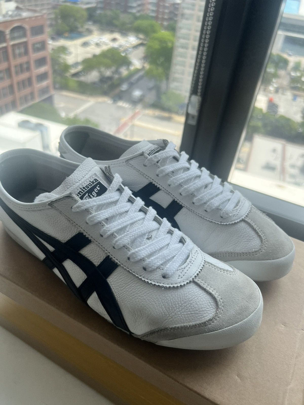 Onitsuka Tiger Onitsuka Tiger Mexico 66, White/Black Size US 9 / EU 42 - 3 Thumbnail