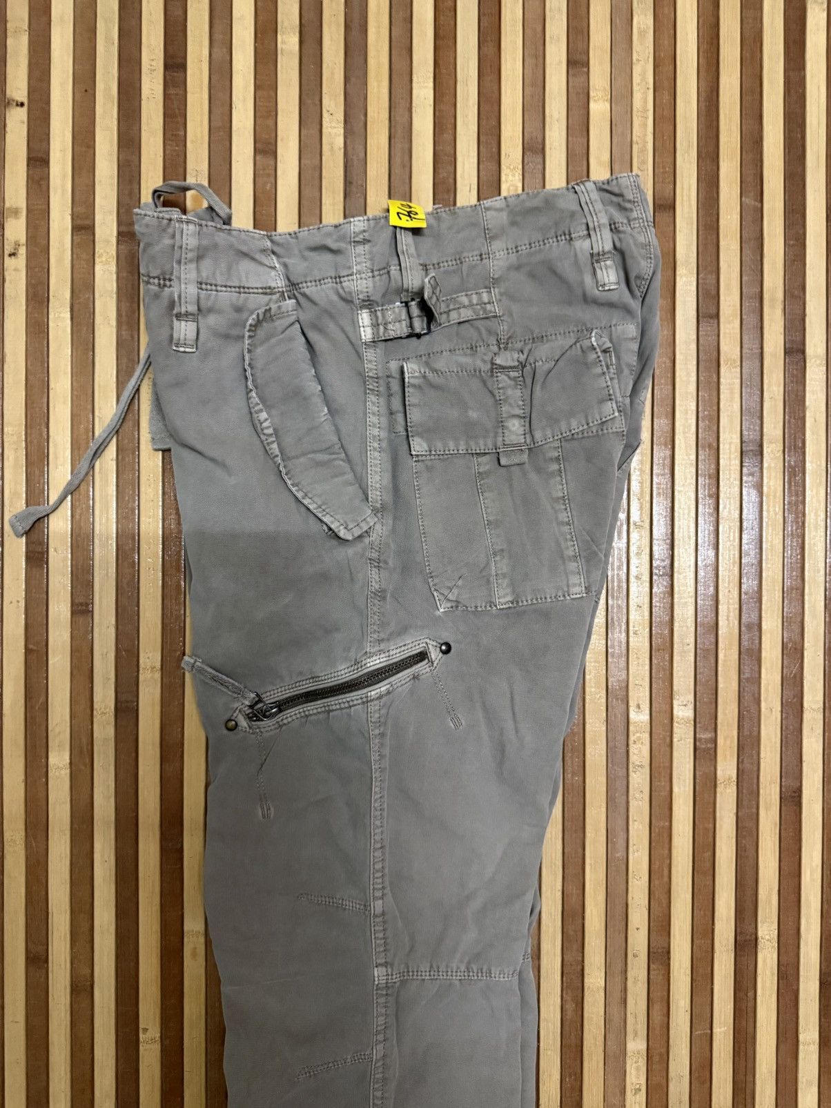 Uniqlo UNIQLO CARGO PANTS MULTIPOCKET / STREETWEAR Size US 31 - 11 Thumbnail