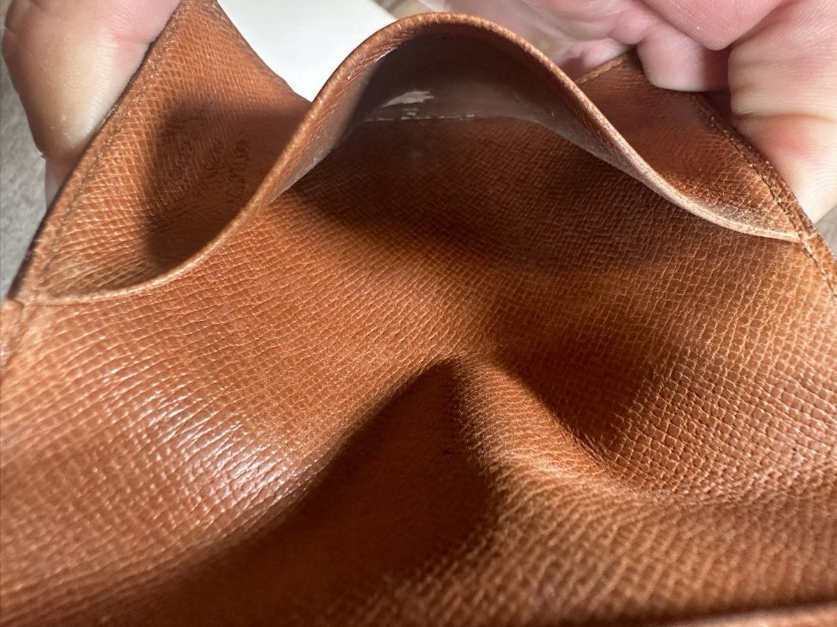 LOUIS VUITTON Epi Bi Fold Card Holder