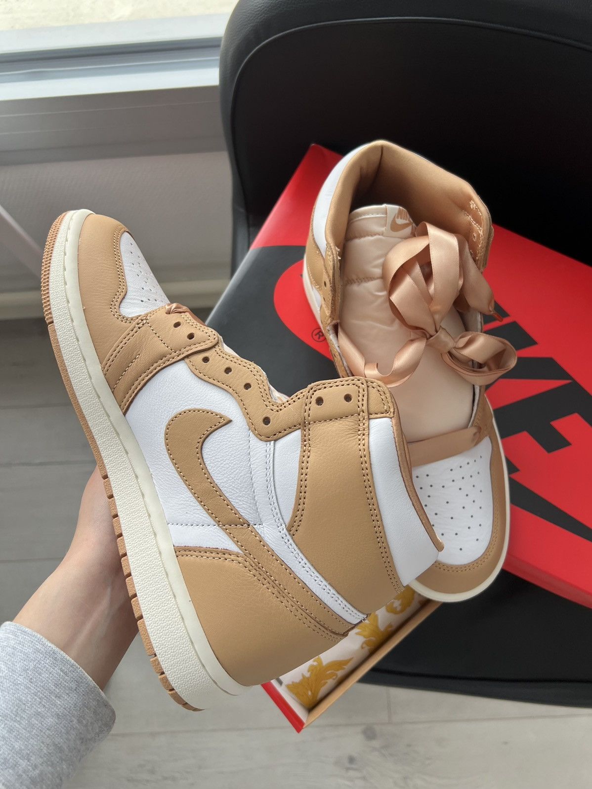 Jordan Brand × Nike Nike Air Jordan 1 High Retro OG Praline Size US 11 / IT 41 - 2 Thumbnail